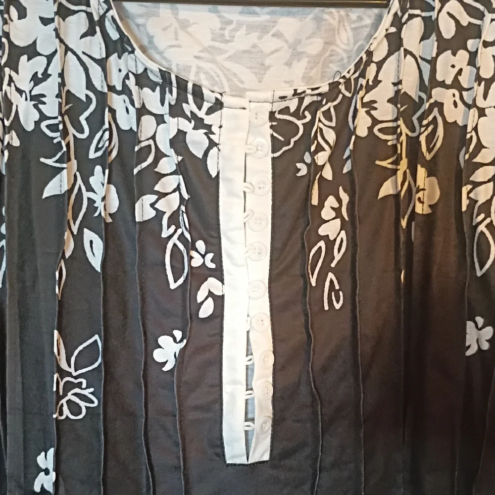 Floral Gray Women's Top - Picture 4 of 4